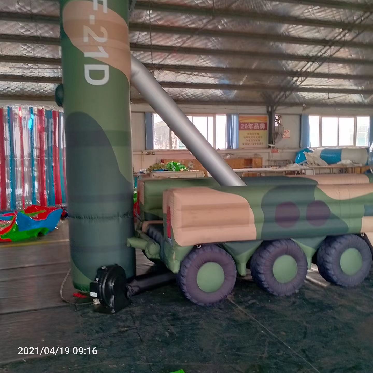 雅江军事演习中的充气目标车辆：模拟发射车雷达车坦克飞机